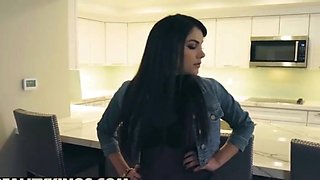 Big Naturals Curvy porn industry star Valentina Nappi works - Reality Kings
