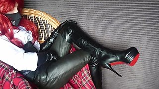 Redhead femboy sissy in leather raiment and high high-heeled slippers do ass fucking