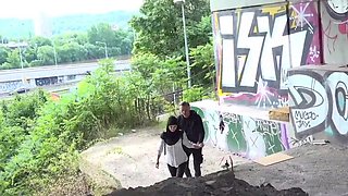 Outdoor quickie with muslim wife