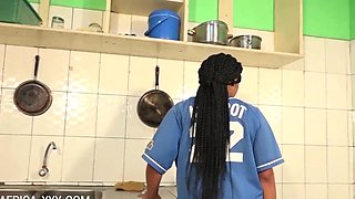Curvy non-professional ebony housewife has a kitchen quickie with her spouse