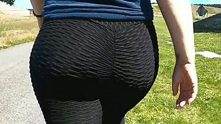 Mom Big Ass Wedgie Leggings Public