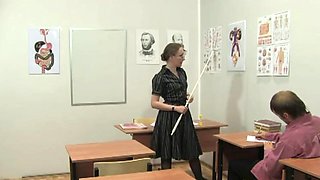 instructor rus mai in varsta 12 - elena (lectie de anatomie)