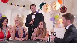 milfice Cathy Heaven & Leigh Darby & Jasmine Jae cum tijekom svježe godine fuckfest