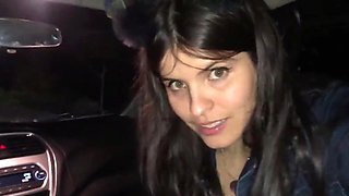 Tatiana Morales hace oral-sex en su auto y luego se lo come