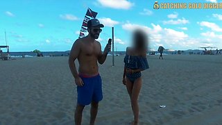 dünne brasilianische Teen wird nach einem Strandinterview gefickt