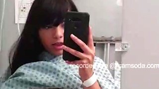 Adolescente en cuarentena casi atrapada masturbándose en la habitación del hospital