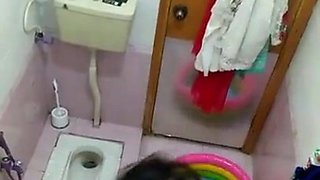indiai Dezső bhabhi meztelen fürdőszoba néni fürdő teljesen csupasz