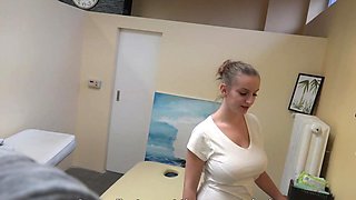 Masseuse with Big Natural Tits Cash for Sex